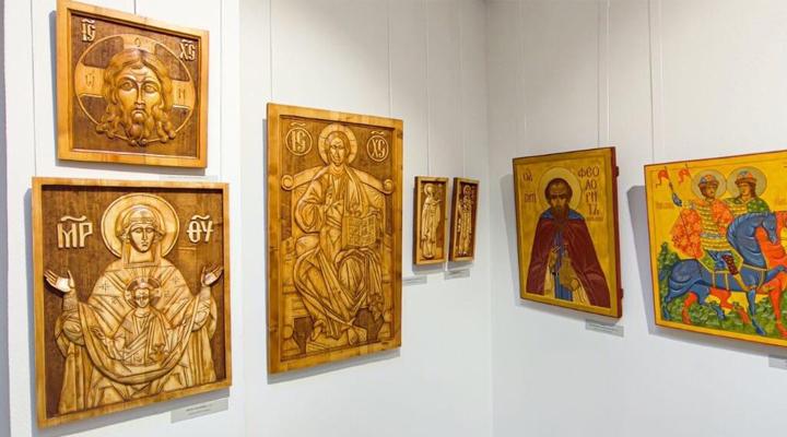 «Образ рукотворный». Иконы Ильи Хабарова представлены в художественном музее Мурманска